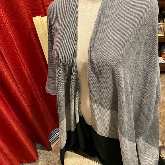 Christopher and Banks Shawl lightweight poncho - Picture 4 of 6